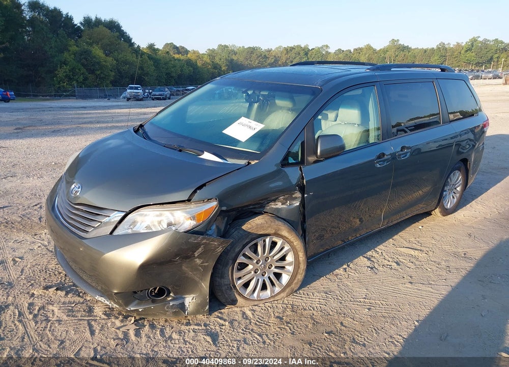 2014 TOYOTA SIENNA XLE V6 8 PASSENGER VIN: 5TDYK3DC8ES429538