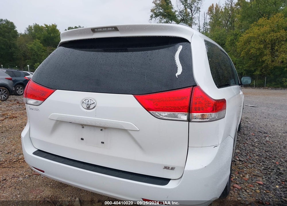 2011 TOYOTA SIENNA XLE V6 VIN: 5TDYK3DC1BS152968