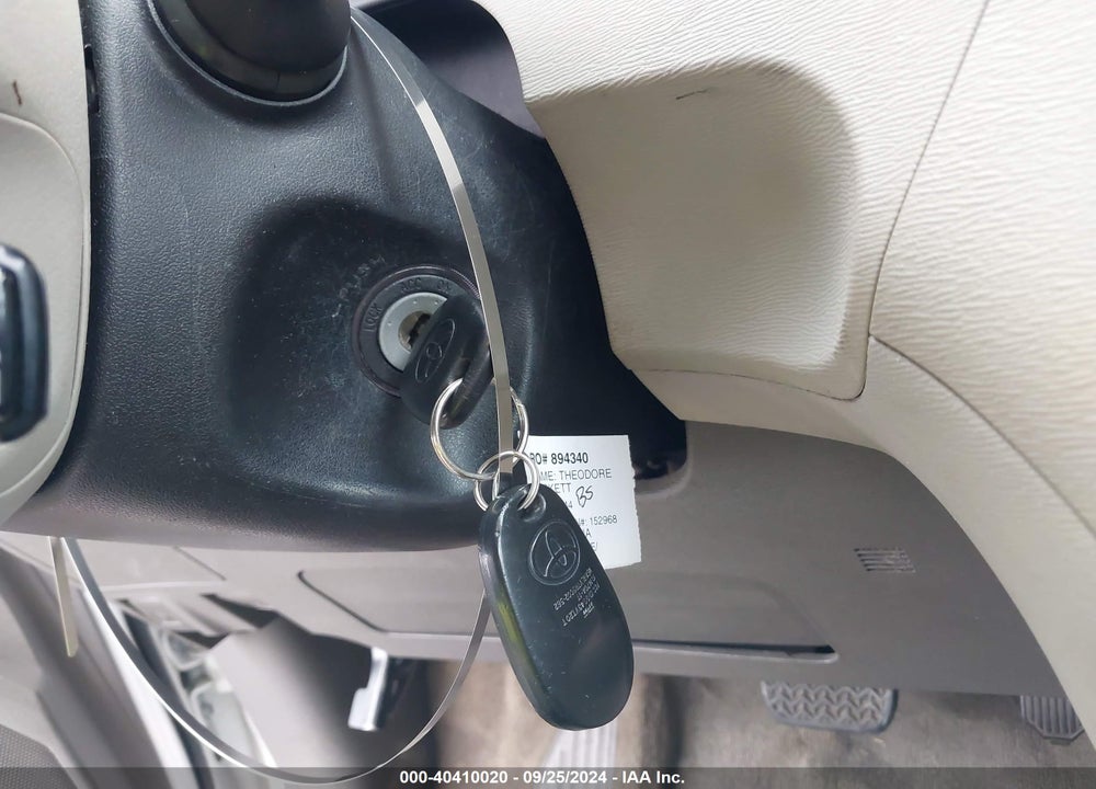 2011 TOYOTA SIENNA XLE V6 VIN: 5TDYK3DC1BS152968