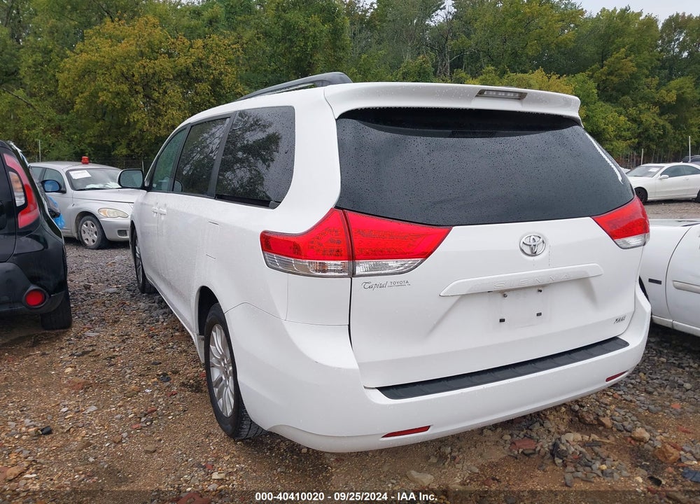 2011 TOYOTA SIENNA XLE V6 VIN: 5TDYK3DC1BS152968