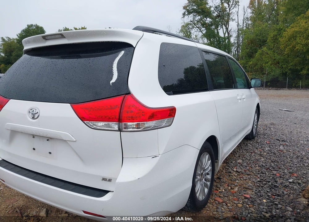 2011 TOYOTA SIENNA XLE V6 VIN: 5TDYK3DC1BS152968