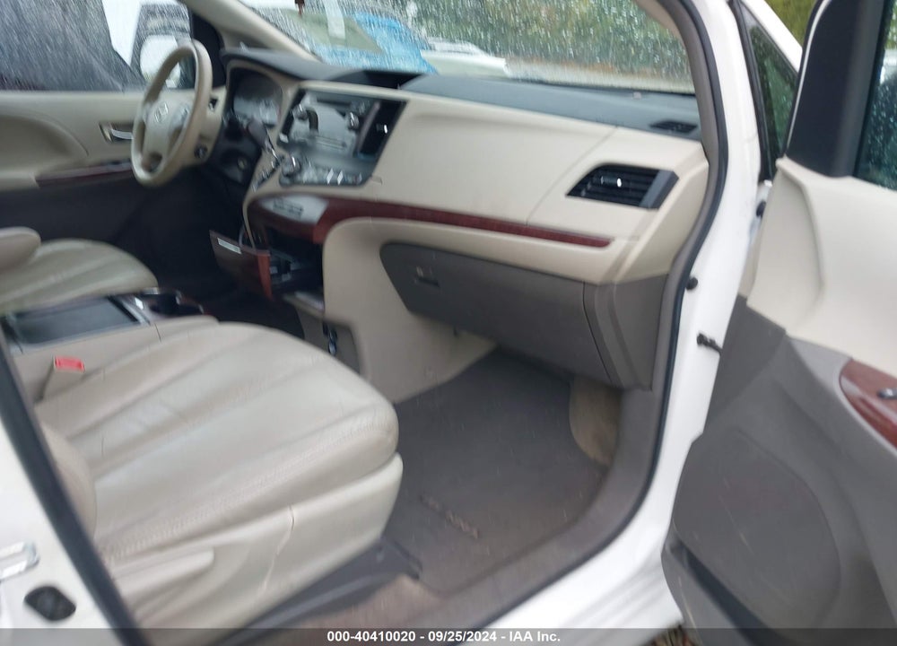 2011 TOYOTA SIENNA XLE V6 VIN: 5TDYK3DC1BS152968