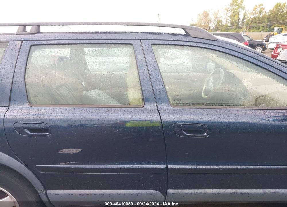 2004 VOLVO XC70 2.5T VIN: YV1SZ59H241163912