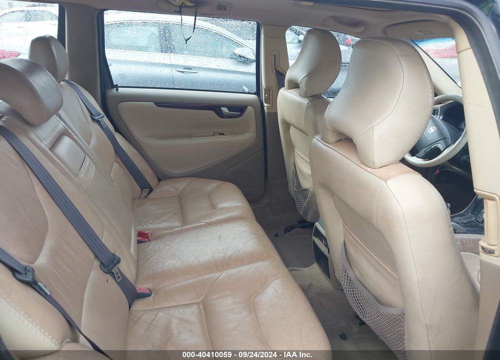 2004 VOLVO XC70 2.5T VIN: YV1SZ59H241163912