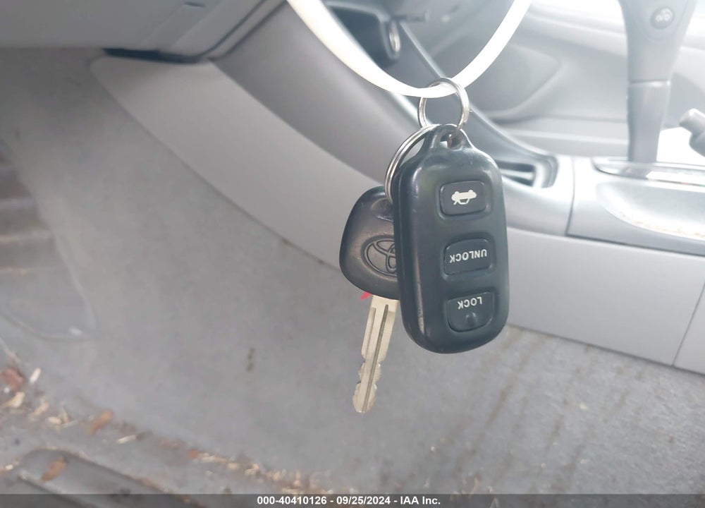 2003 TOYOTA CAMRY LE VIN: 4T1BF32K03U561797