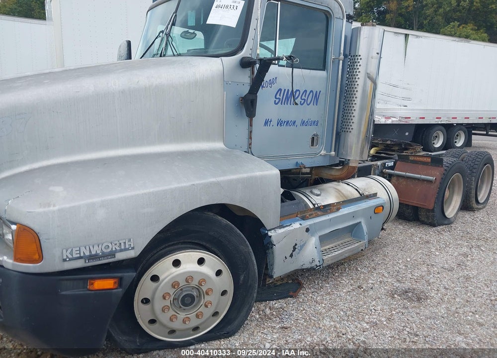 1992 KENWORTH CONSTRUCTION T600 VIN: 1XKADB9X1NS572859