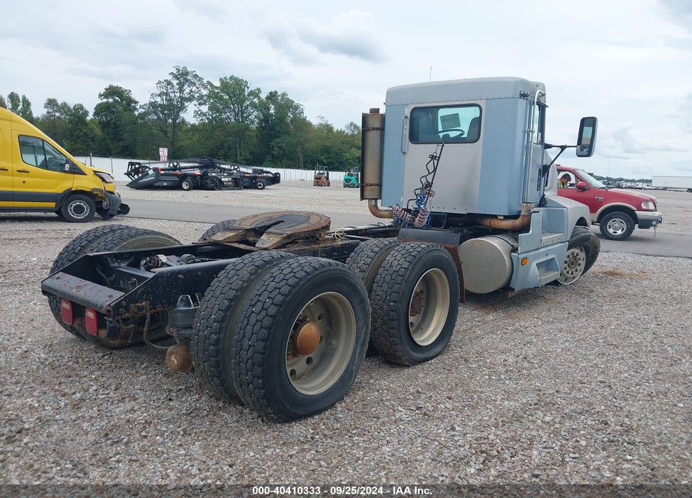 1992 KENWORTH CONSTRUCTION T600 VIN: 1XKADB9X1NS572859