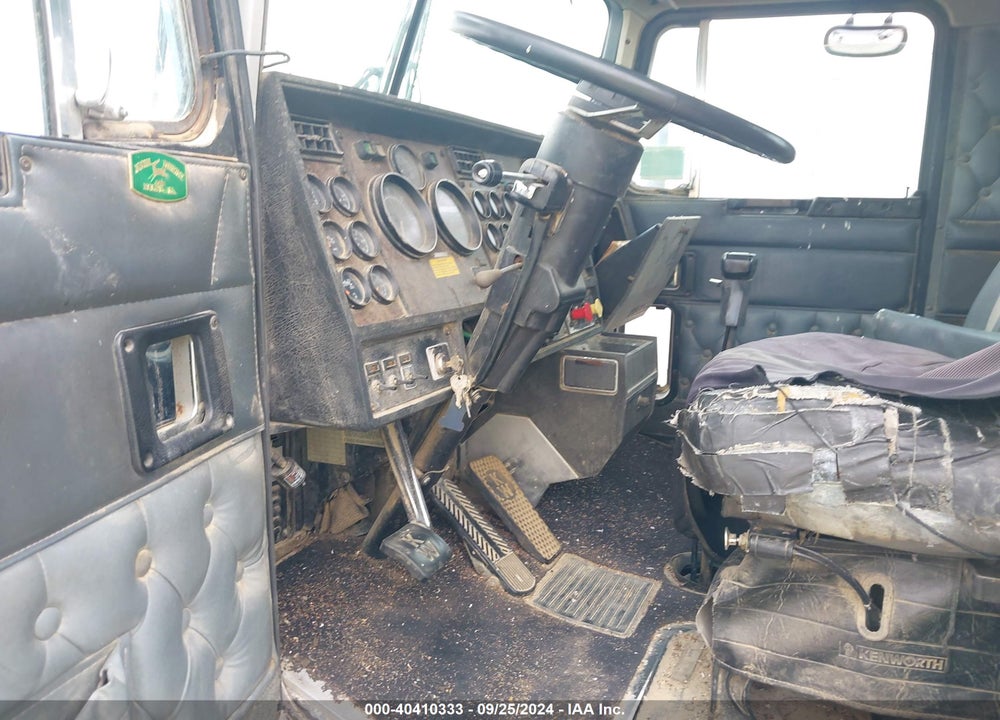 1992 KENWORTH CONSTRUCTION T600 VIN: 1XKADB9X1NS572859