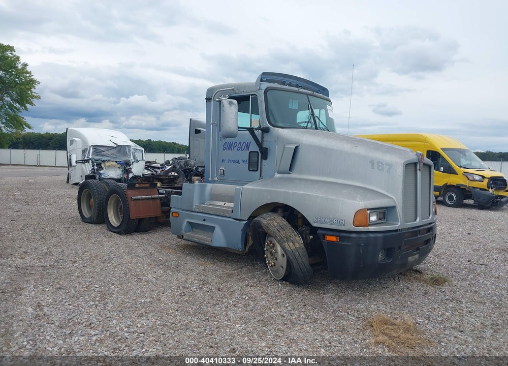 1992 KENWORTH CONSTRUCTION T600 VIN: 1XKADB9X1NS572859