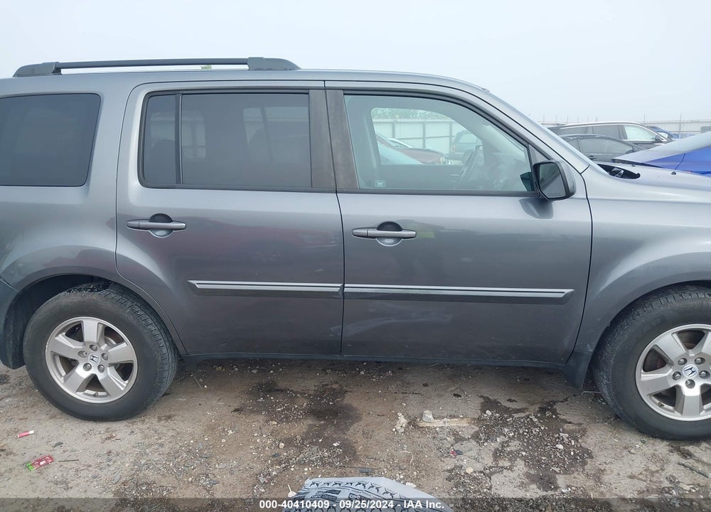 2011 HONDA PILOT EX-L VIN: 5FNYF4H5XBB062700