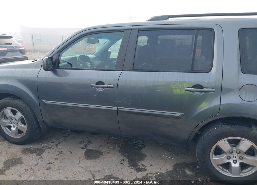 2011 HONDA PILOT EX-L VIN: 5FNYF4H5XBB062700