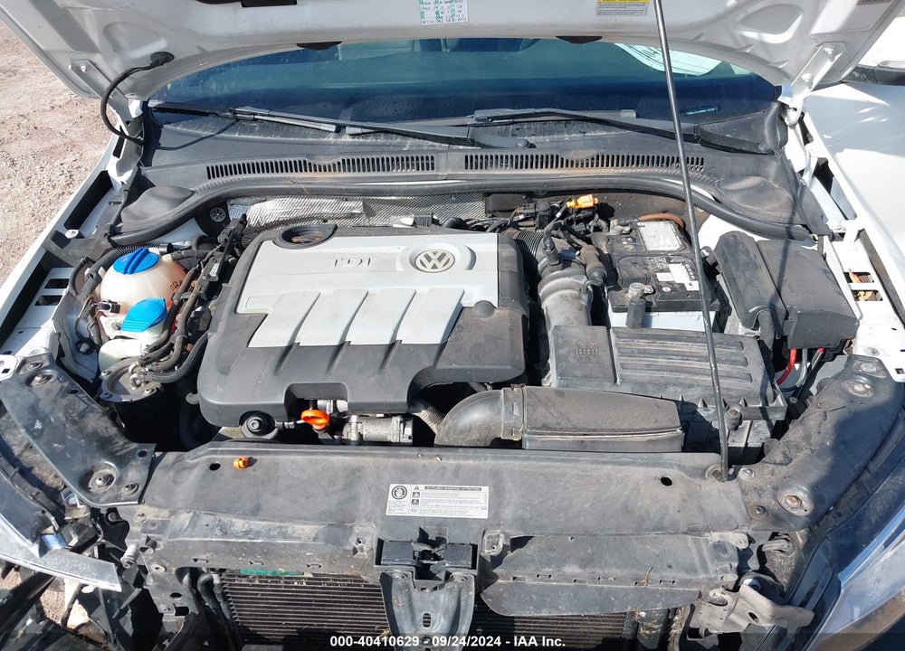 2011 VOLKSWAGEN JETTA 2.0L TDI VIN: 3VWLL7AJ4BM116786
