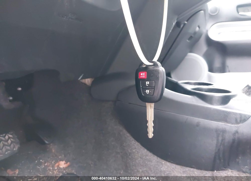2013 TOYOTA PRIUS C TWO VIN: JTDKDTB32D1050100