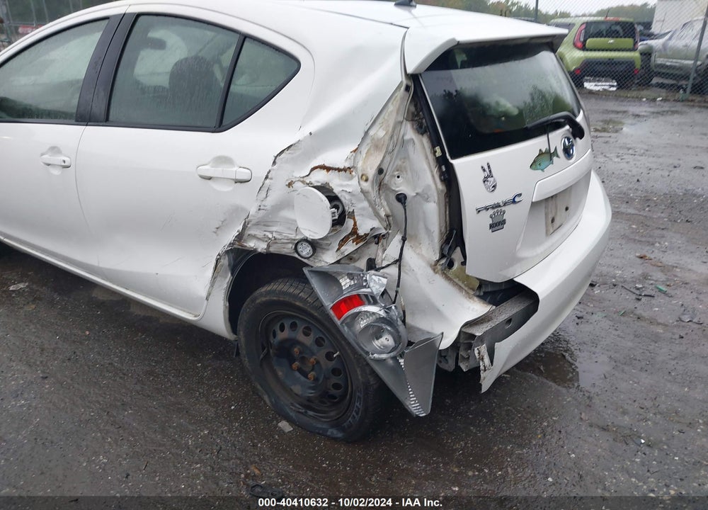 2013 TOYOTA PRIUS C TWO VIN: JTDKDTB32D1050100