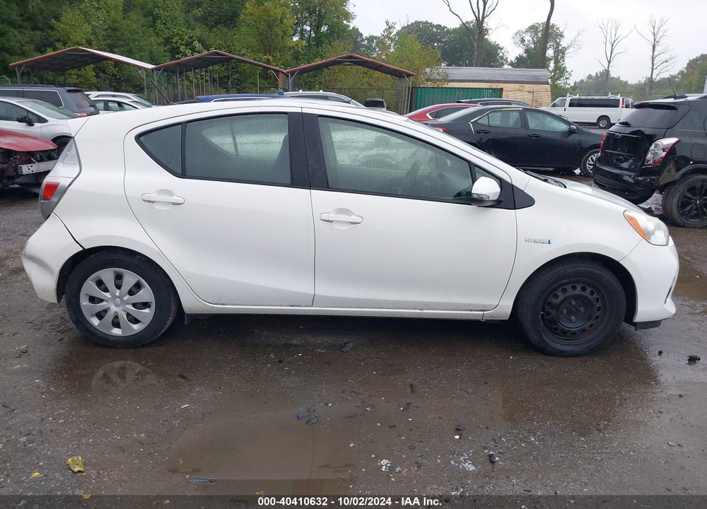 2013 TOYOTA PRIUS C TWO VIN: JTDKDTB32D1050100