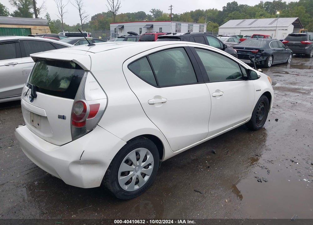 2013 TOYOTA PRIUS C TWO VIN: JTDKDTB32D1050100