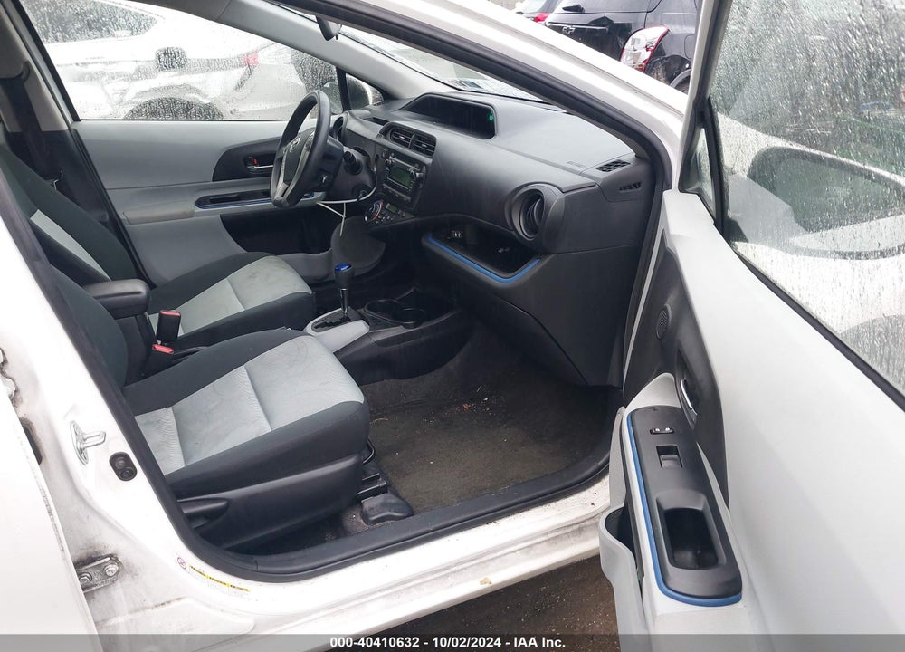 2013 TOYOTA PRIUS C TWO VIN: JTDKDTB32D1050100
