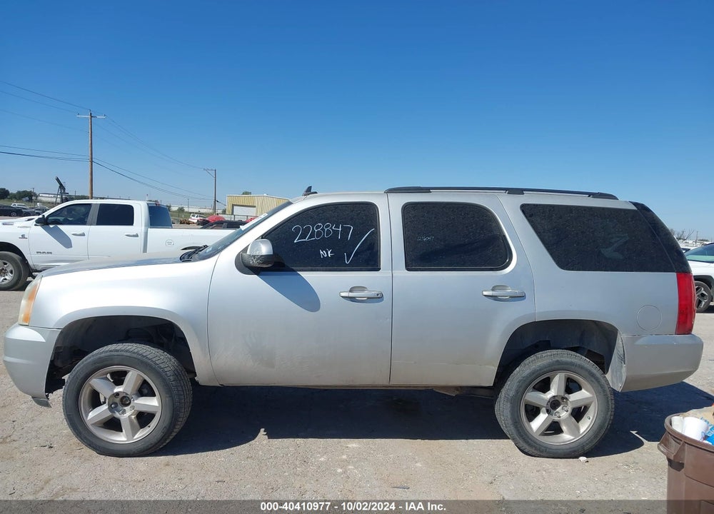 2011 GMC YUKON SLE VIN: 1GKS2AE06BR228847
