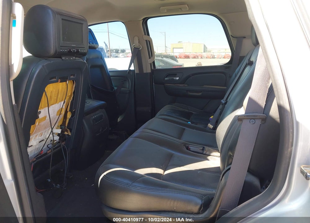 2011 GMC YUKON SLE VIN: 1GKS2AE06BR228847