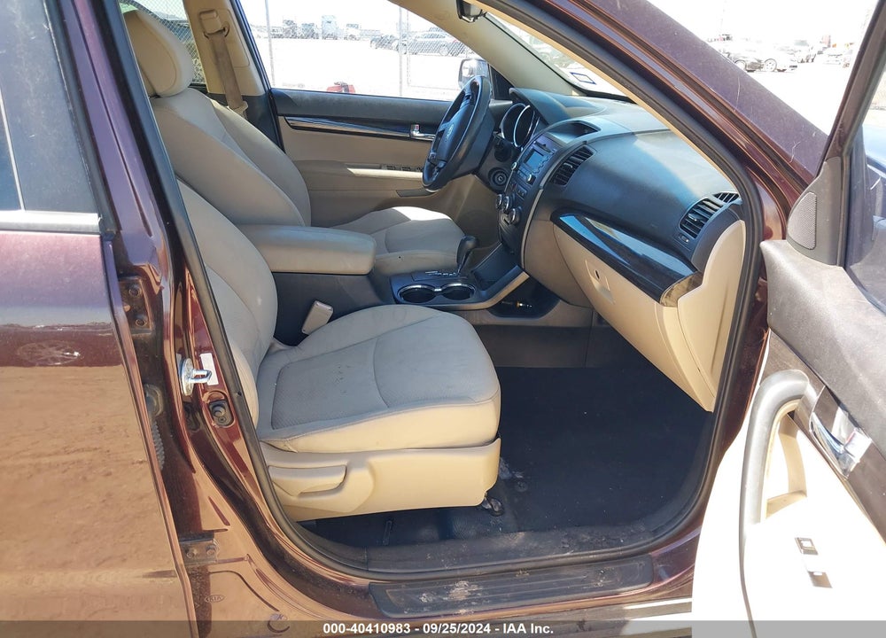 2011 KIA SORENTO LX V6 VIN: 5XYKT4A23BG164301