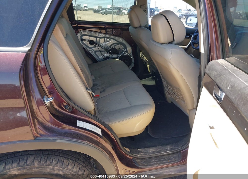 2011 KIA SORENTO LX V6 VIN: 5XYKT4A23BG164301