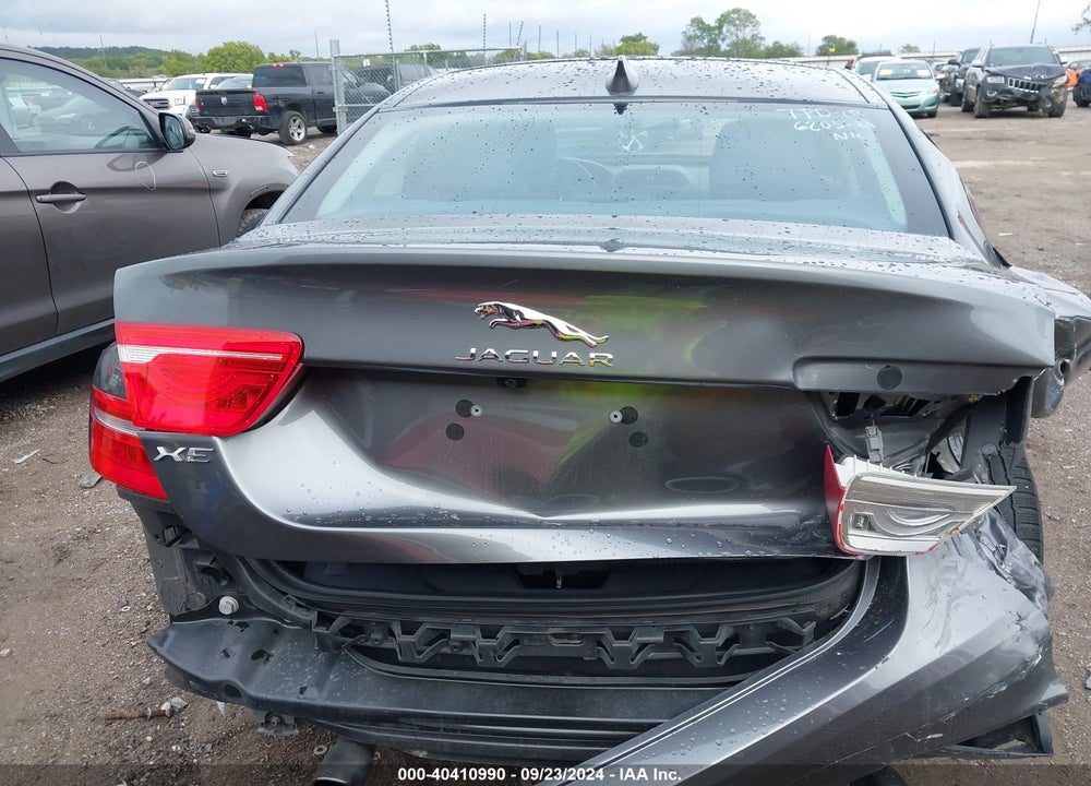 2018 JAGUAR XE VIN: SAJAD4FX0JCP29900