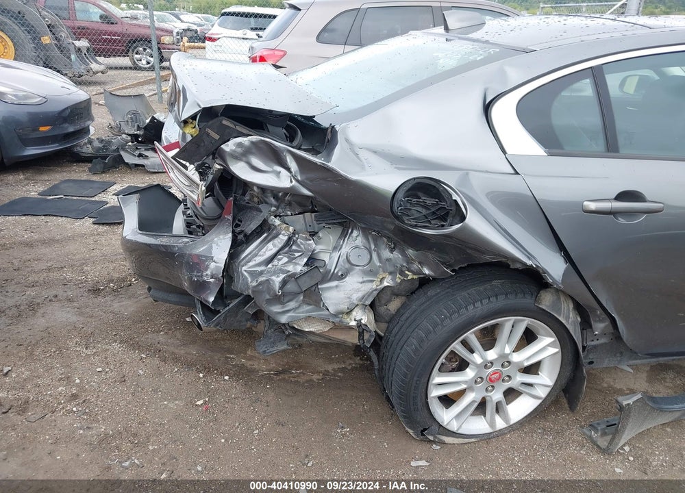 2018 JAGUAR XE VIN: SAJAD4FX0JCP29900
