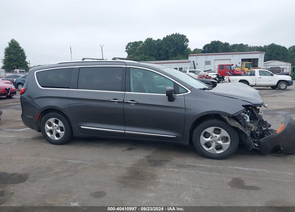 2017 CHRYSLER PACIFICA TOURING L PLUS VIN: 2C4RC1EG1HR722380