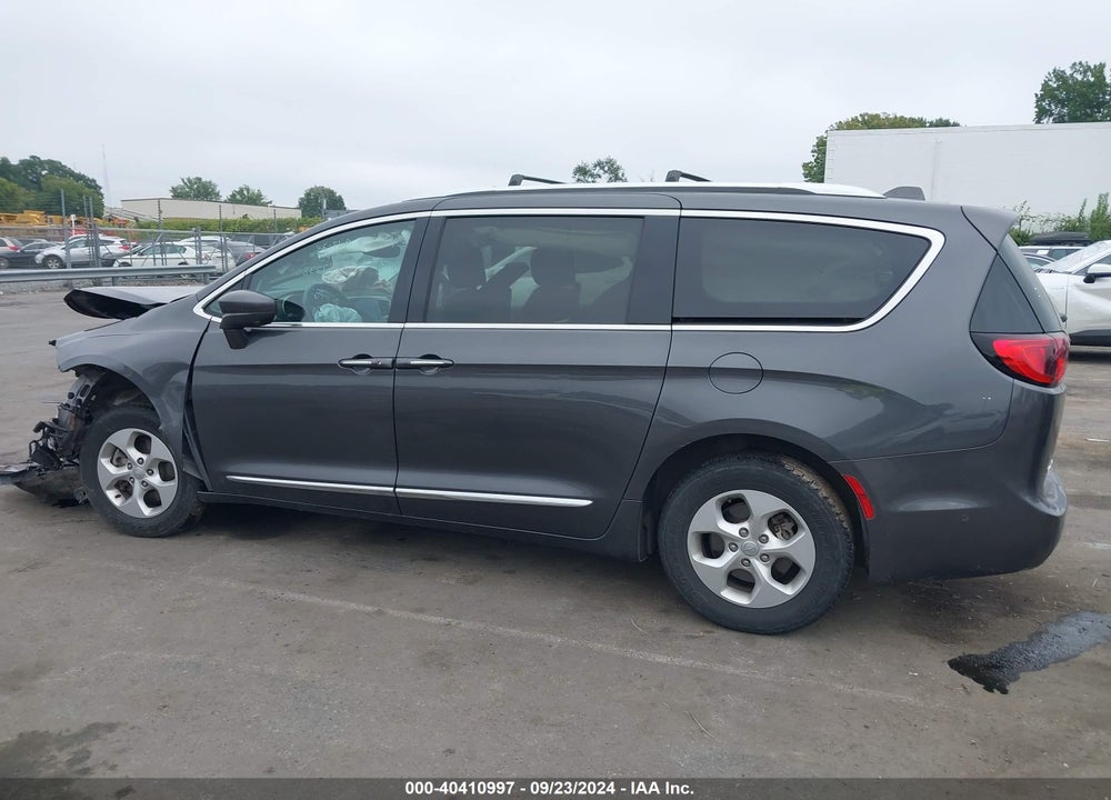 2017 CHRYSLER PACIFICA TOURING L PLUS VIN: 2C4RC1EG1HR722380