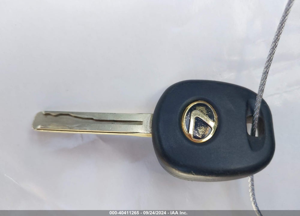 2004 LEXUS IS 300 VIN: JTHBD192X40088499