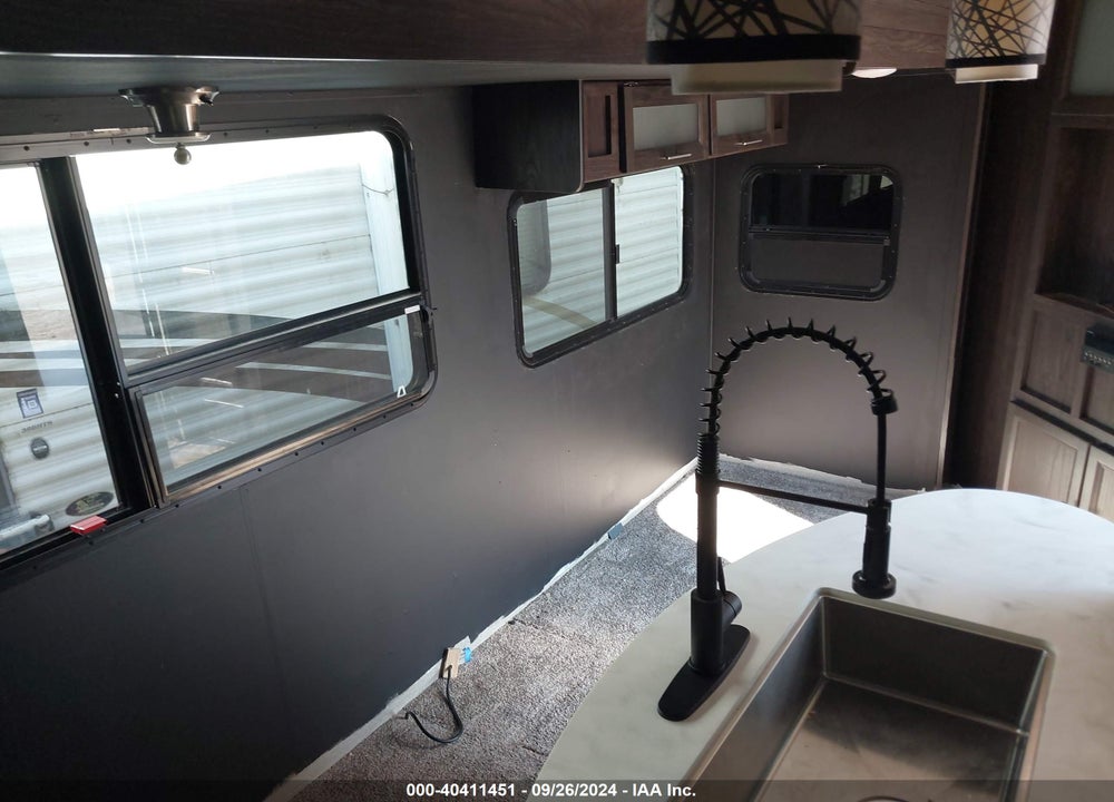 2018 KODIAK 330BHSL VIN: 4YDT33025JJ971883