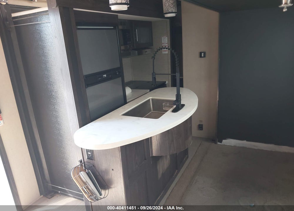 2018 KODIAK 330BHSL VIN: 4YDT33025JJ971883