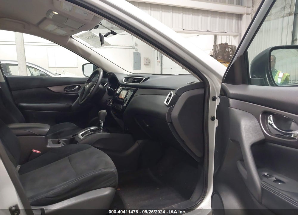 2016 NISSAN ROGUE S VIN: 5N1AT2MM8GC883063