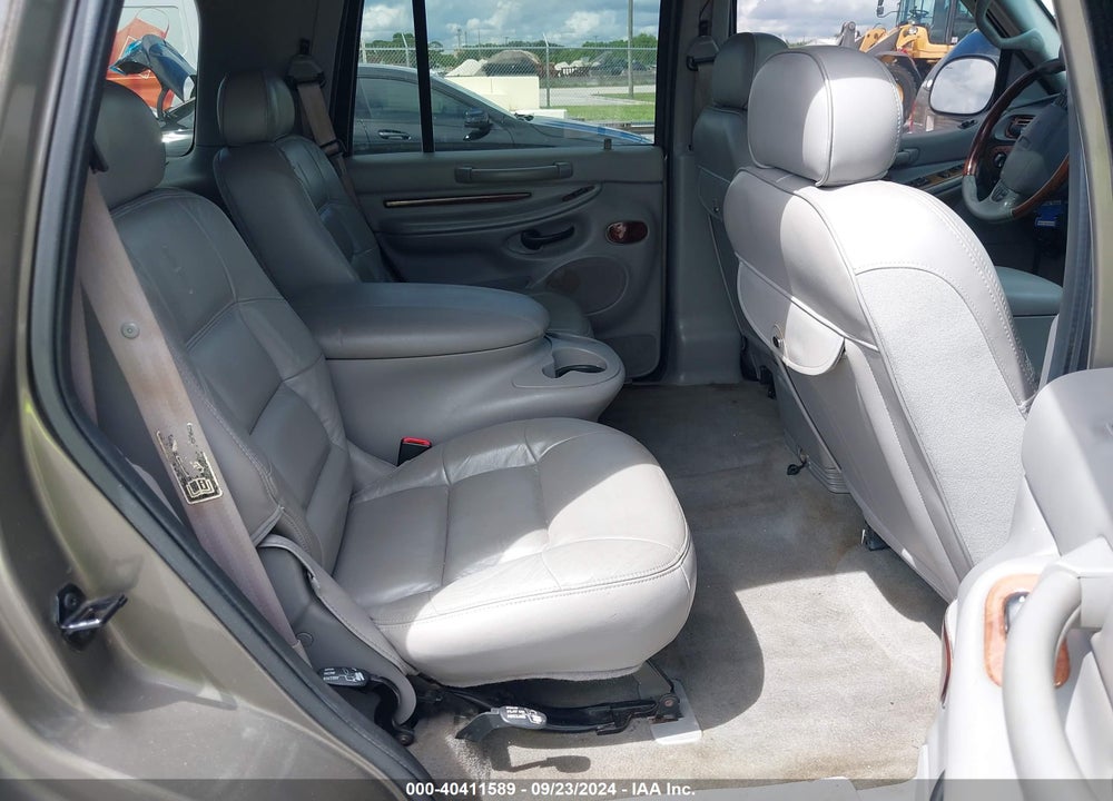 2001 LINCOLN NAVIGATOR VIN: 5LMFU28R51LJ15019