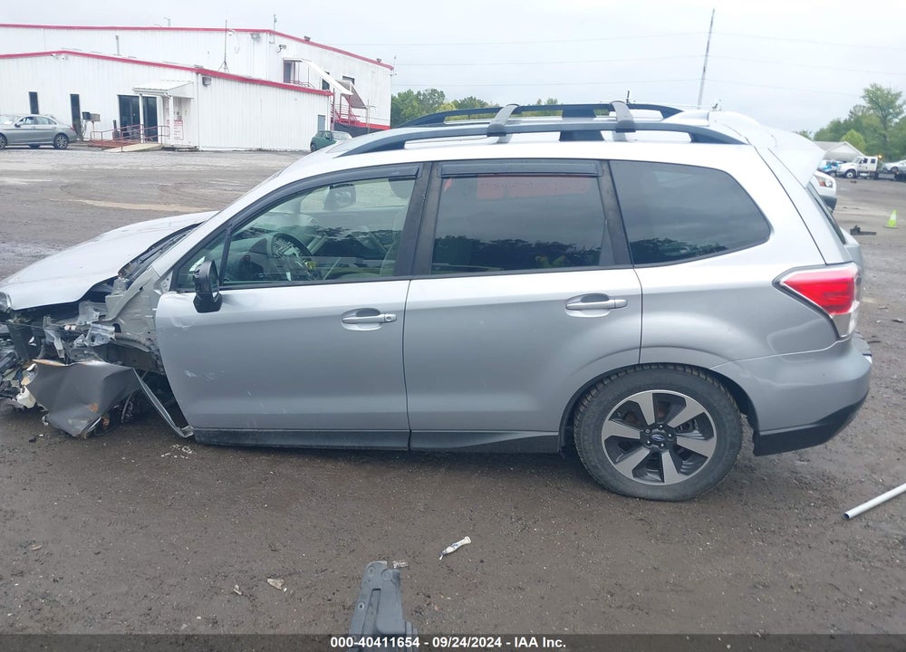 2017 SUBARU FORESTER 2.5I PREMIUM VIN: JF2SJAEC6HH809385