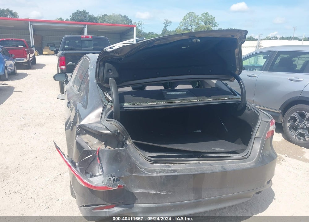 2018 TOYOTA CAMRY LE VIN: JTNB11HK5J3009225