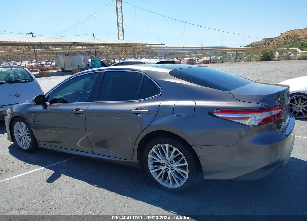 2018 TOYOTA CAMRY XLE VIN: 4T1B11HK5JU039447