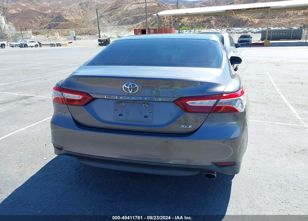 2018 TOYOTA CAMRY XLE VIN: 4T1B11HK5JU039447