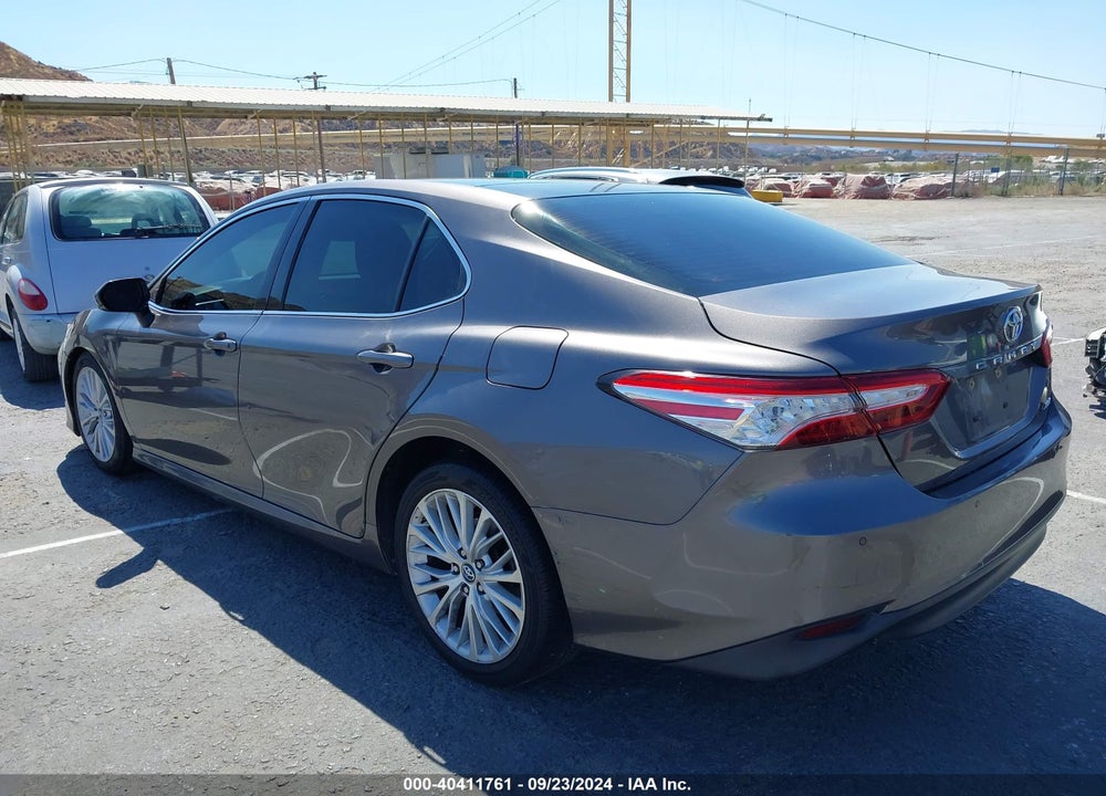 2018 TOYOTA CAMRY XLE VIN: 4T1B11HK5JU039447