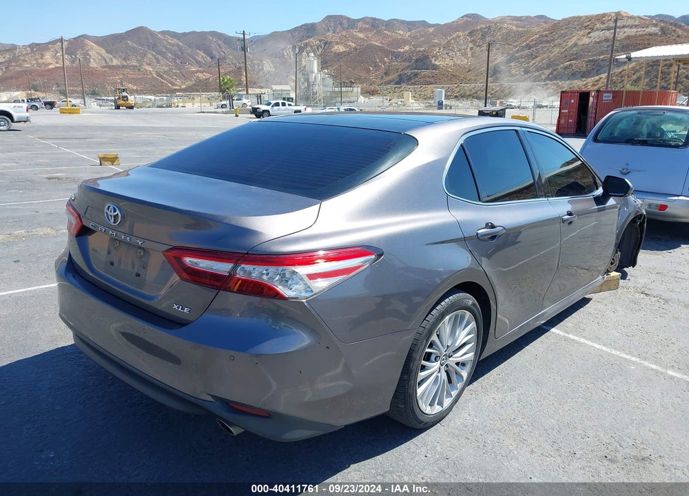 2018 TOYOTA CAMRY XLE VIN: 4T1B11HK5JU039447