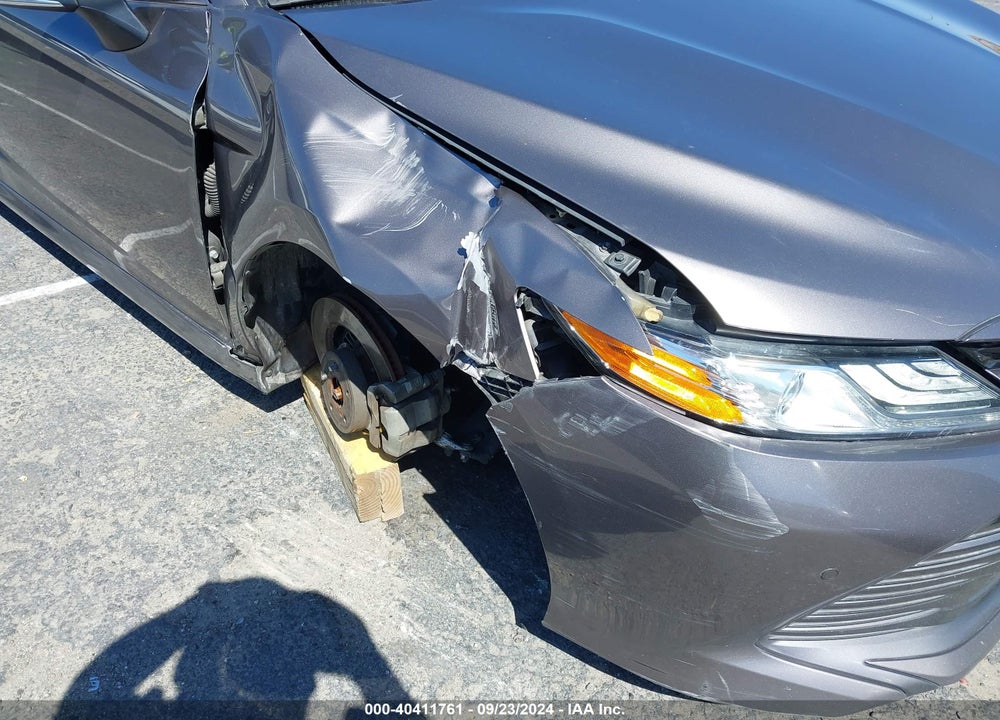 2018 TOYOTA CAMRY XLE VIN: 4T1B11HK5JU039447