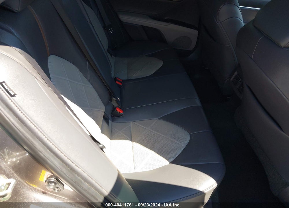 2018 TOYOTA CAMRY XLE VIN: 4T1B11HK5JU039447