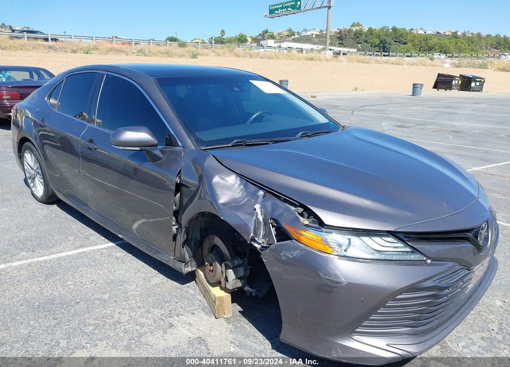 2018 TOYOTA CAMRY XLE VIN: 4T1B11HK5JU039447