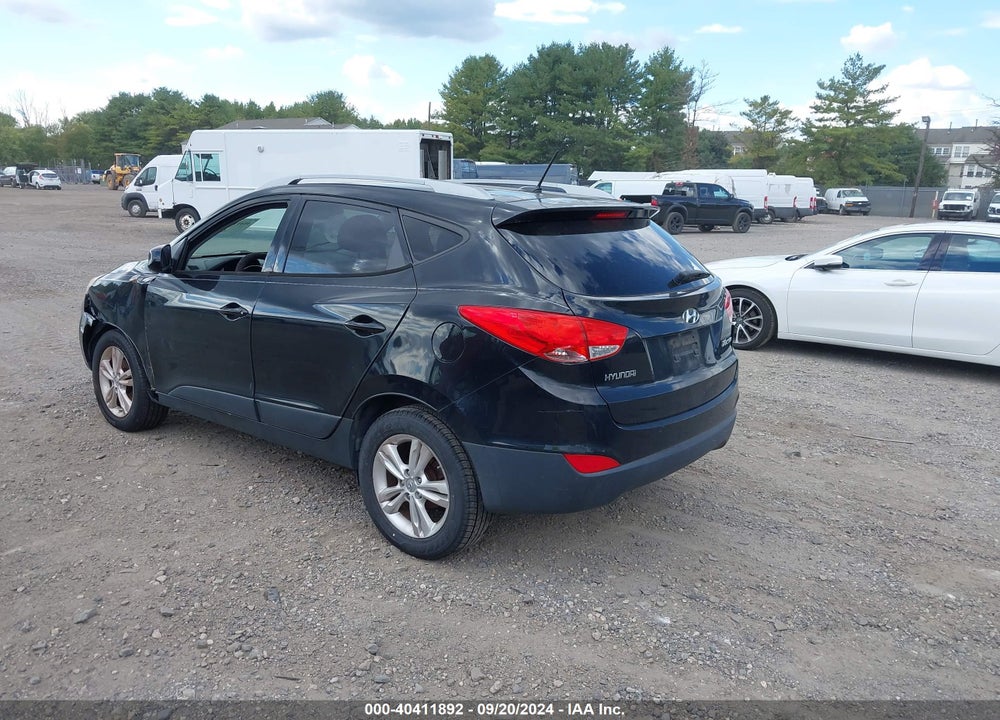 2011 HYUNDAI TUCSON GLS VIN: KM8JU3AC1BU244072