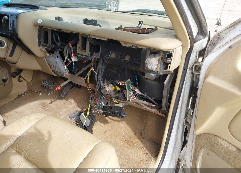 1993 CHRYSLER TOWN & COUNTRY VIN: 1C4GH54R2PX571021