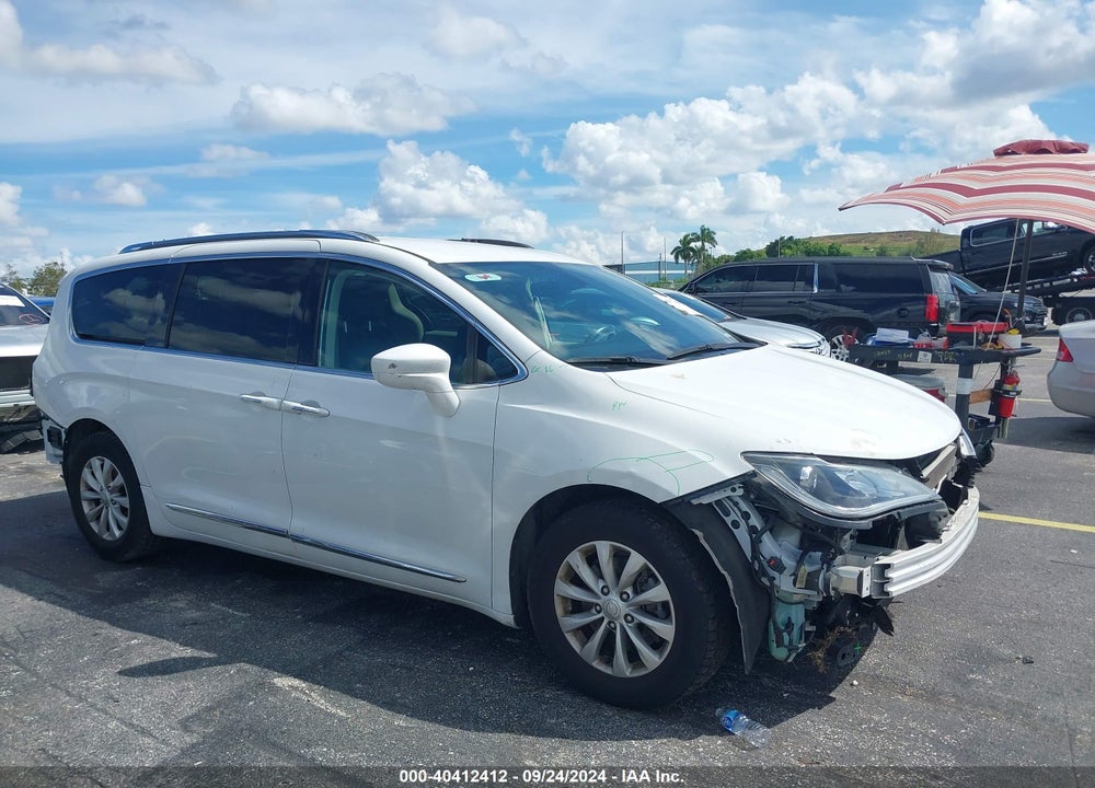 2019 CHRYSLER PACIFICA TOURING L VIN: 2C4RC1BG5KR685524
