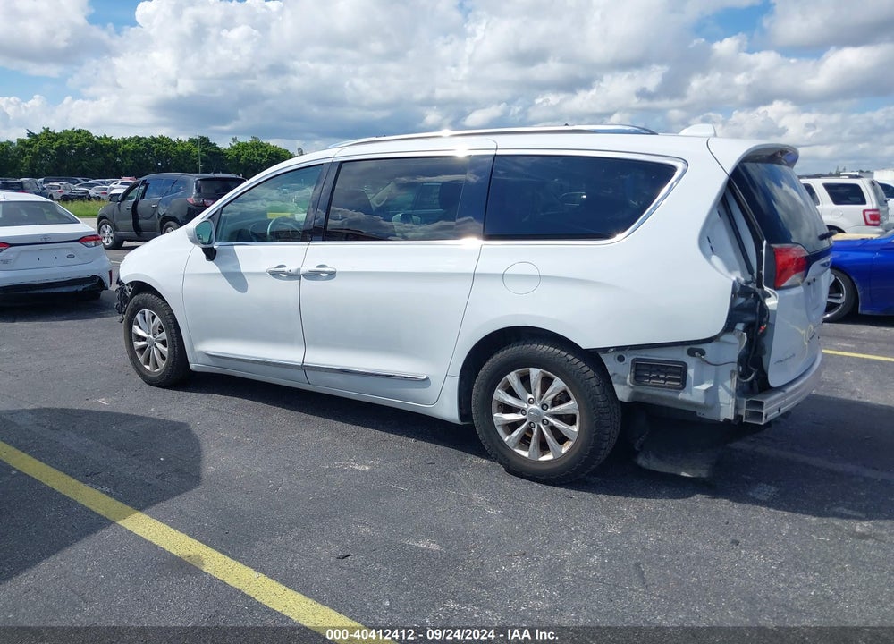 2019 CHRYSLER PACIFICA TOURING L VIN: 2C4RC1BG5KR685524