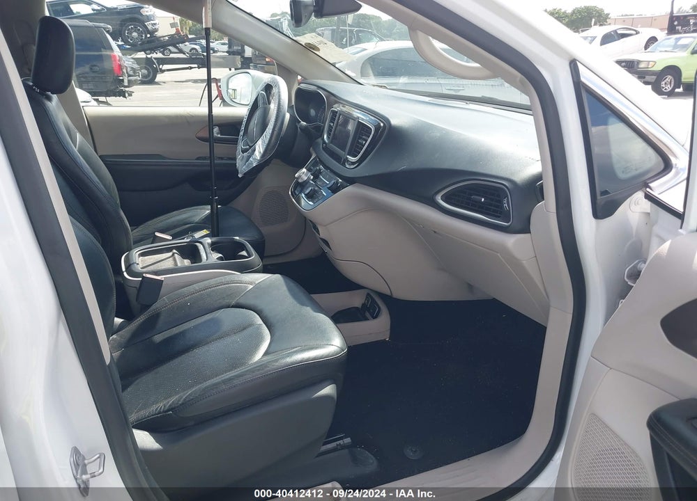 2019 CHRYSLER PACIFICA TOURING L VIN: 2C4RC1BG5KR685524