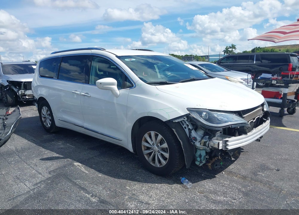 2019 CHRYSLER PACIFICA TOURING L VIN: 2C4RC1BG5KR685524