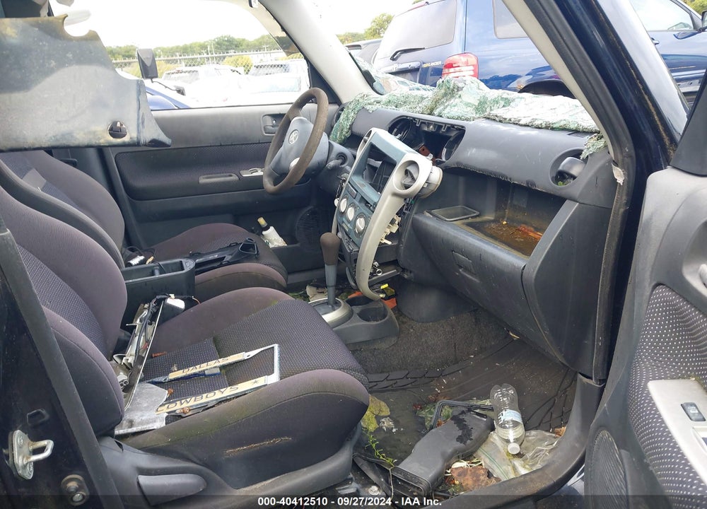 2005 SCION XB VIN: JTLKT324654002860